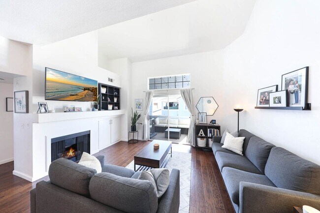Foto del edificio - 2 Bedroom condo with view of the mountains...