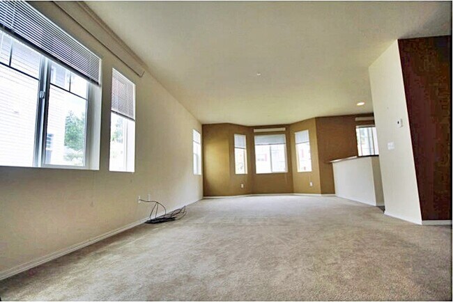 Building Photo - 1633 Burnside Place, Unit A