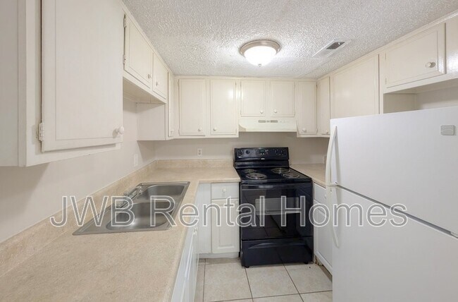 Building Photo - 2873 Yellow Pine Ct