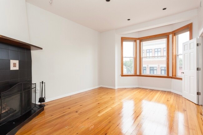 Foto del edificio - 2204 N Clybourn Ave
