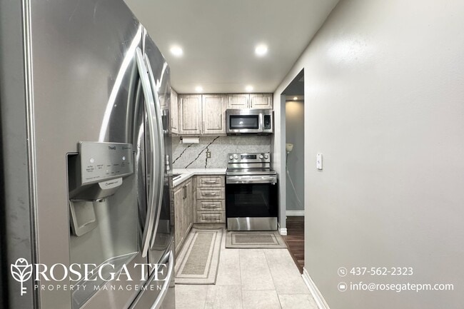 Building Photo - Spacious 2+Den Condo in Central Mississaug...