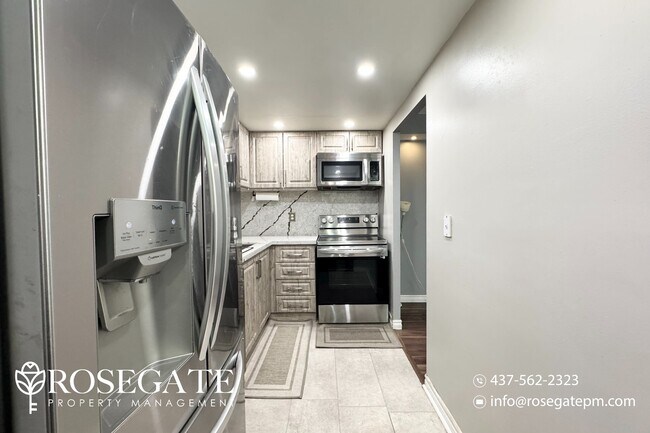 Photo du bâtiment - Spacious 2+Den Condo in Central Mississaug...