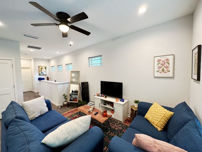 Building Photo - LAST ONE!!! Porter's Lakeside - Luxury 5 B...
