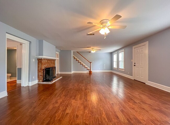 Photo - MIDTOWN 5/3.5 w/ 2750 sq ft, Wood Floors, ... House