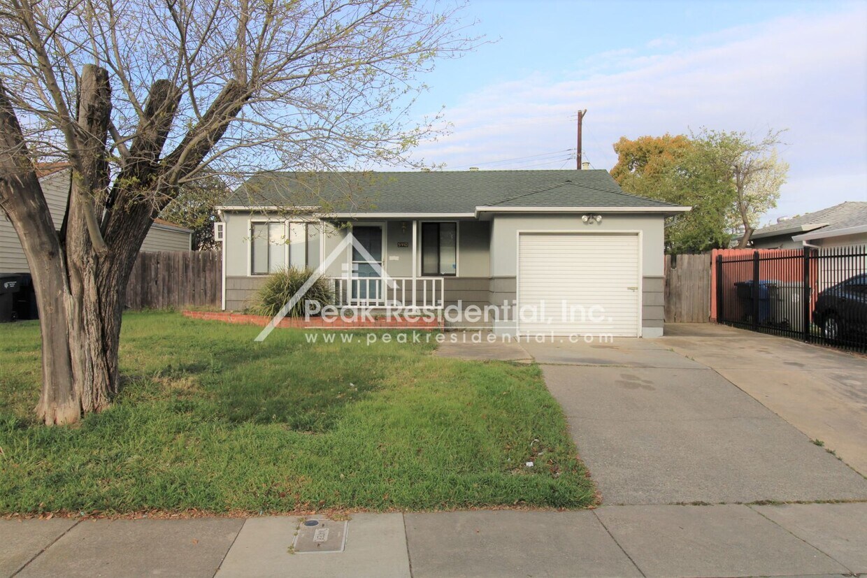Primary Photo - Fruitridge Manor 3bd/1ba House with Garage