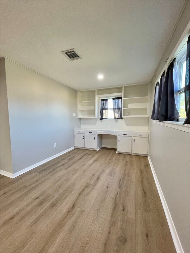 Foto del edificio - 817 N Valderas St