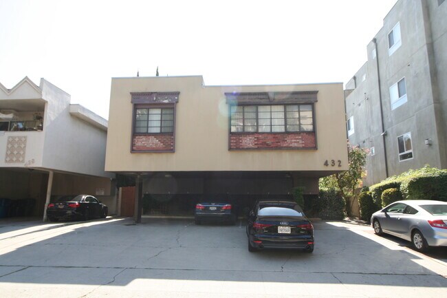 Foto del edificio - 432 Arnaz Dr