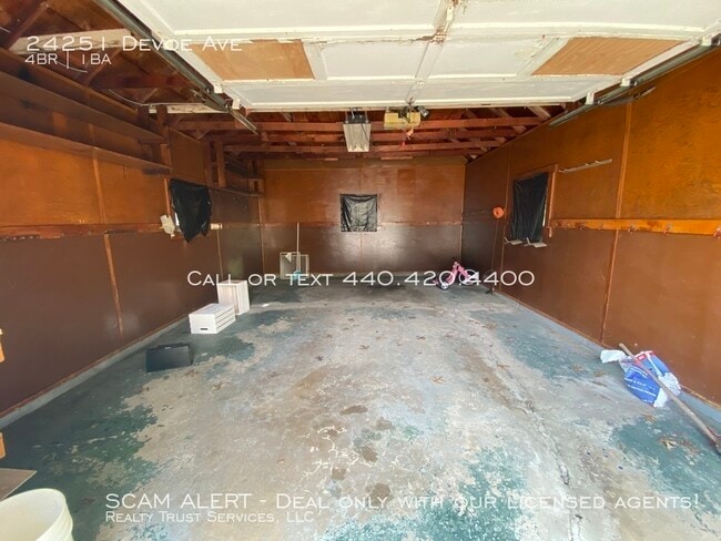 Building Photo - 24251 Devoe Ave