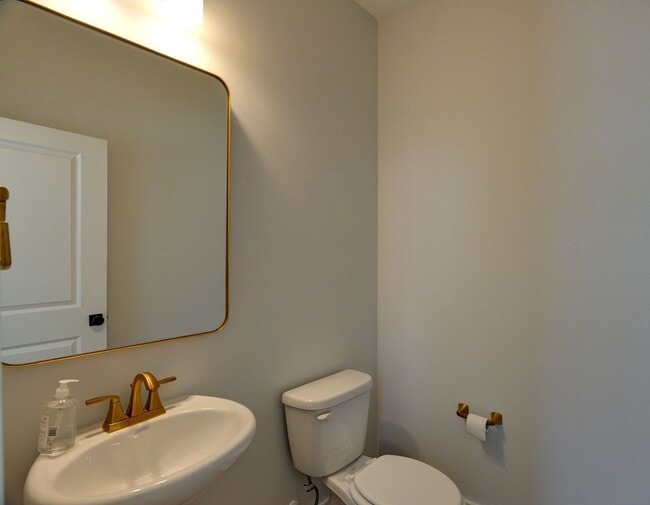 Building Photo - 4 Bedroom 3.5 Bath House in Twin Lakes - Johns Island