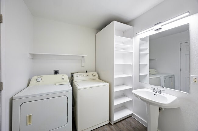 Building Photo - Molly Court