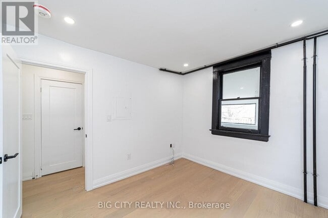 Building Photo - 69 Oakwood Ave