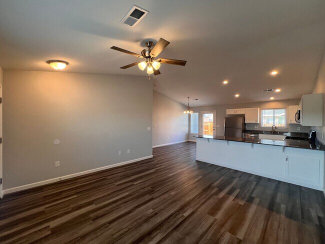 Foto del edificio - 4 Bedroom 2 Bathroom Fallon Home