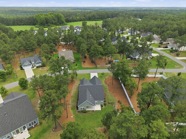 Foto del edificio - 511 Pondpine Ln