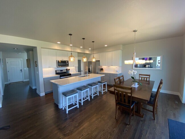 Building Photo - STUNNING 4BD/3.5BA HOME IN CUMBRE VISTA | ...