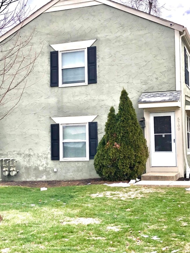 Foto del edificio - 5700 Crossing Ct