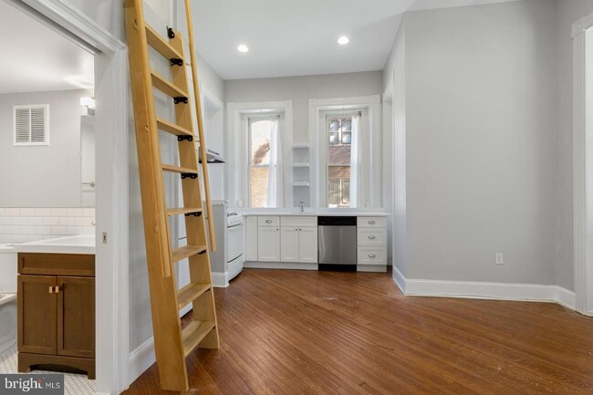 Building Photo - 109 Carpenter Ln