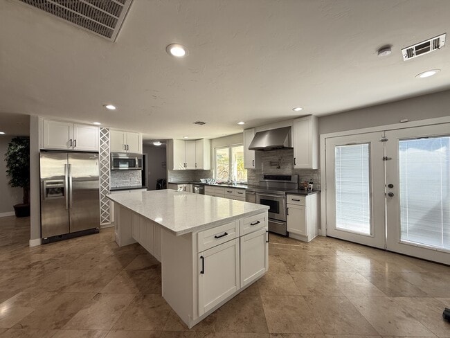 Foto del edificio - 3255 El Camino Rd