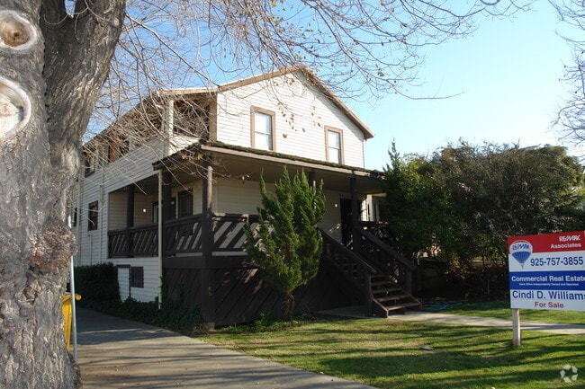 Building Photo - 650 Main St
