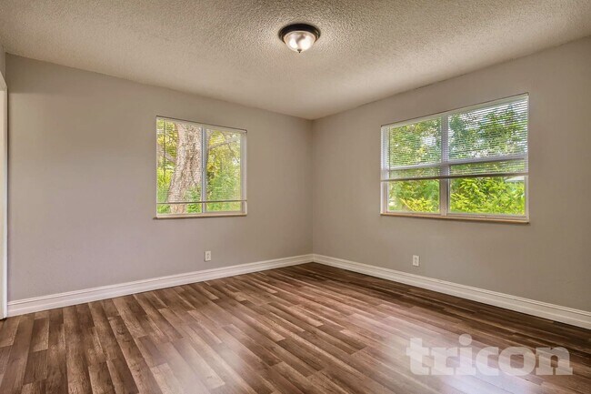 Building Photo - 1103 Willow Ave