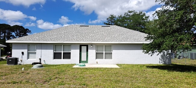 Foto del edificio - 963 Husted Ave SE