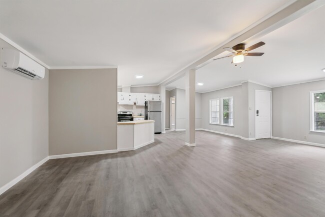 Foto del edificio - 75244 Horse Branch Rd