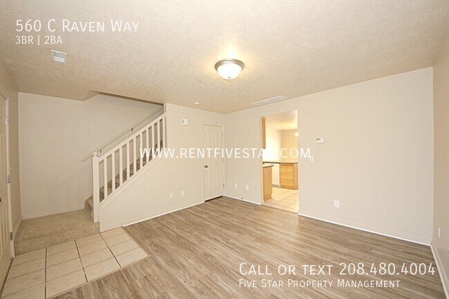 Foto del edificio - 560 Raven Way