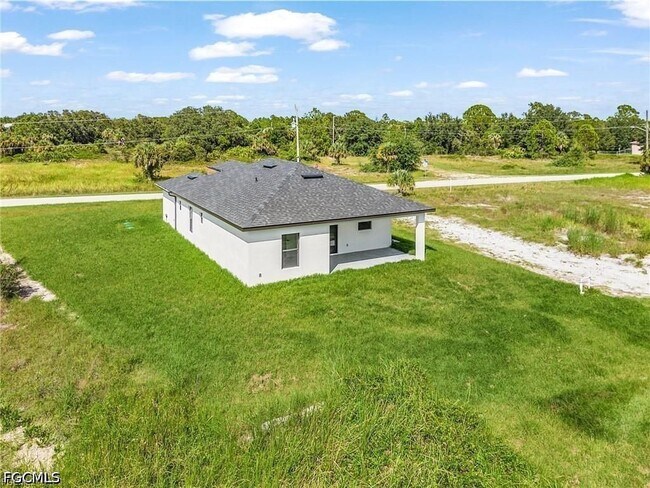 Building Photo - 844 Millpond St E
