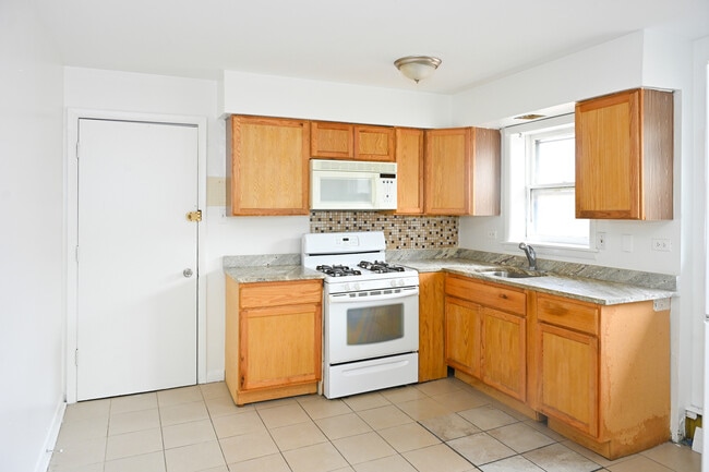 Building Photo - 6707 S Chappel Ave