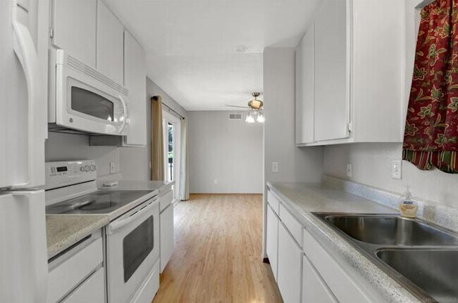 Building Photo - 10150 Peaceful Ct