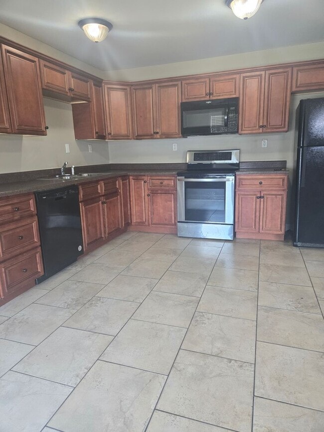 Building Photo - 2 Bedroom, 2 Bath w/ Washer&Dryer Included!