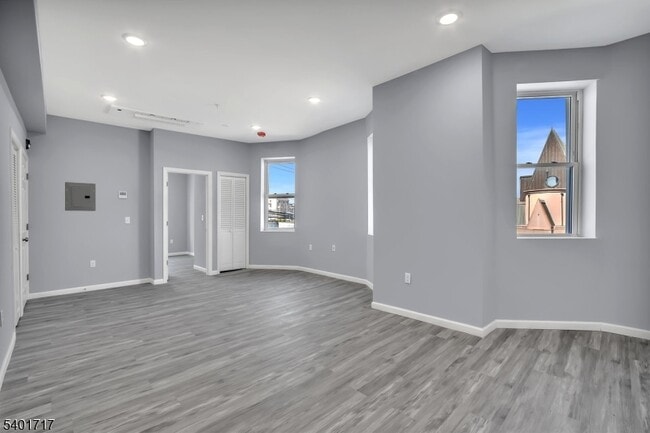 Building Photo - 155 Clifton Ave