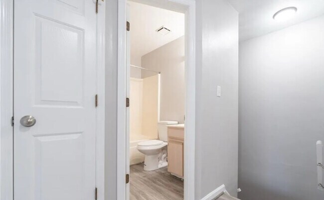 Foto del edificio - 302 Primrose Ln