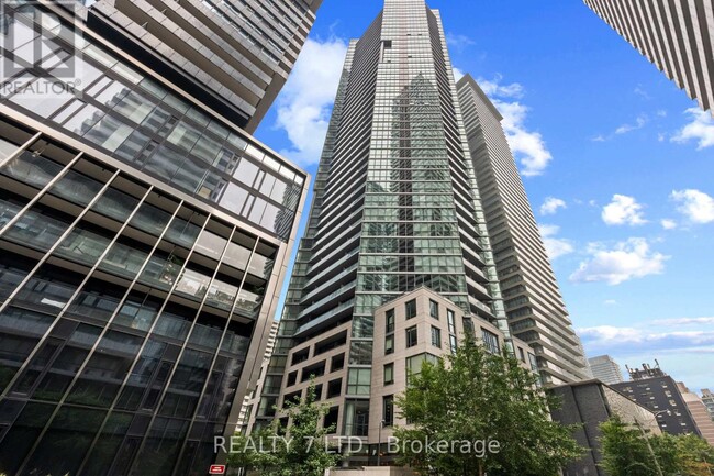 Building Photo - 45 Charles St E