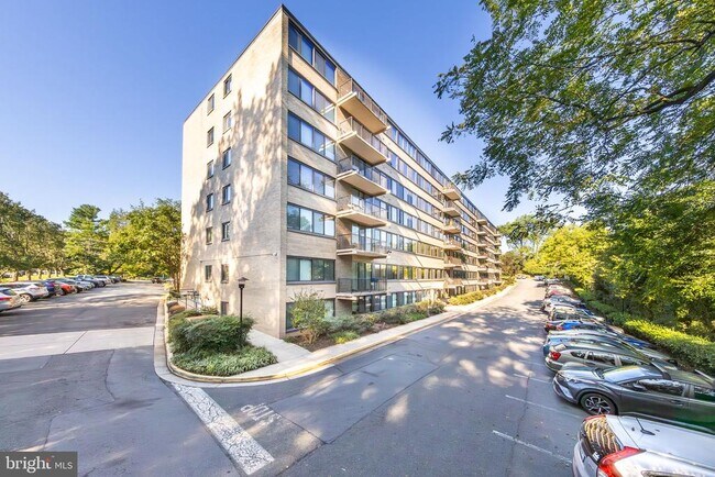 Foto del edificio - 600 Roosevelt Blvd