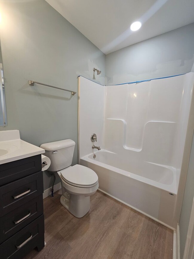 Building Photo - Completely Remodeled 2 bedroom 1 bathroom