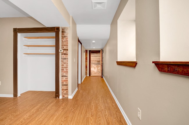 Building Photo - 58 Buckingham St