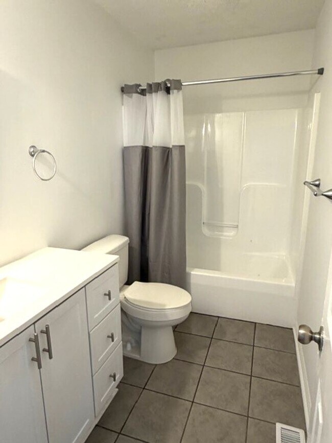 Foto del edificio - ~ Cute 2-Bedroom Home w/fenced back yard! ~