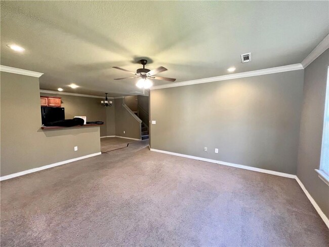 Building Photo - 55 S Woodsprings Dr