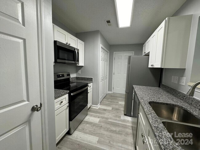 Building Photo - 1302 Eagles Landing Dr