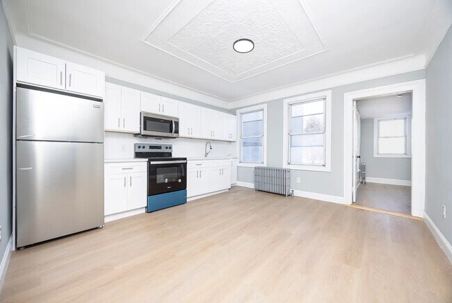 Foto del edificio - 667 Glenmore Ave