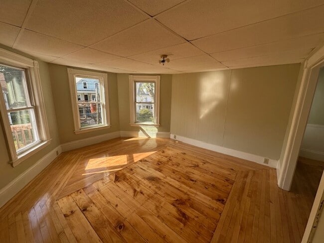 Building Photo - 83 Coombs St