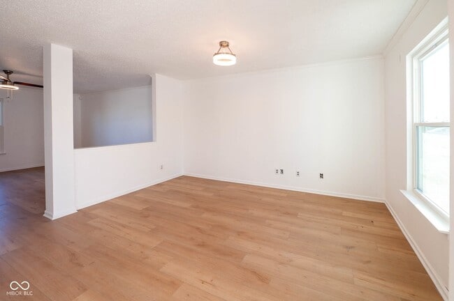 Building Photo - 2887 Ludwig Dr