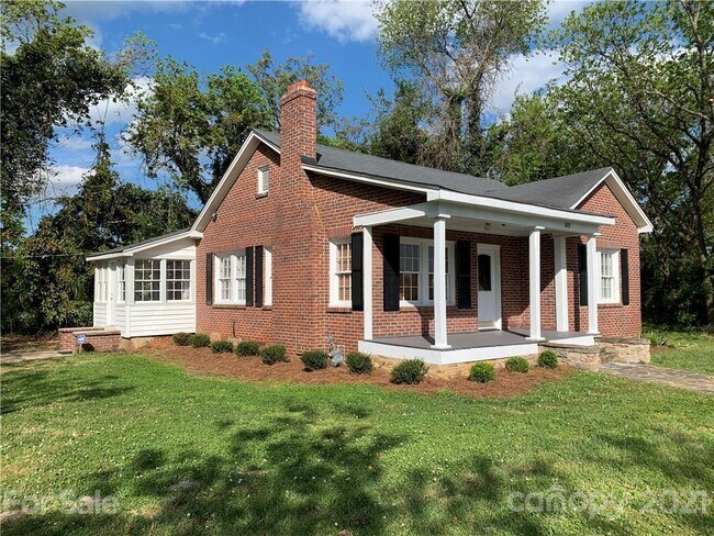 Building Photo - 103 Old Mount Holly Rd