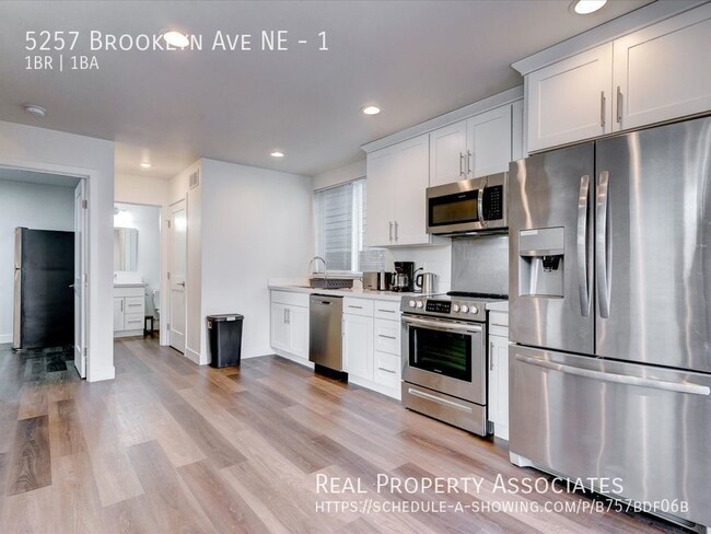 Building Photo - U-District Room Available