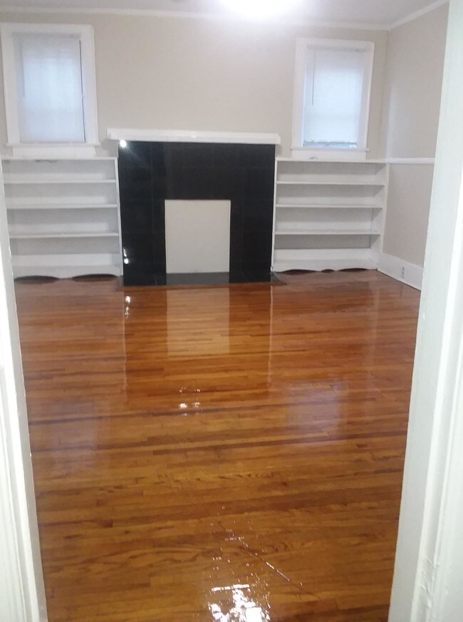 Foto del edificio - 623 Shannon Ave