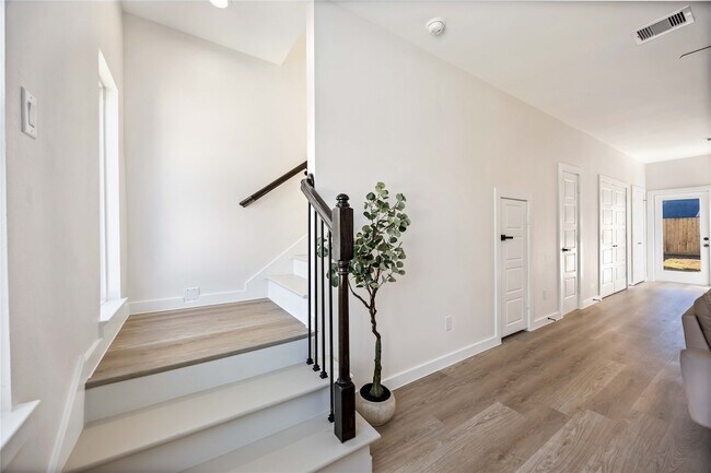 Foto del edificio - 5523 Haight St