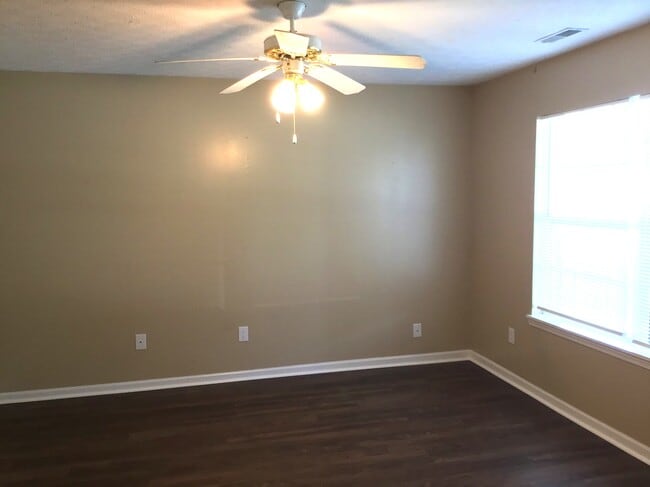 Building Photo - 127 Trails End