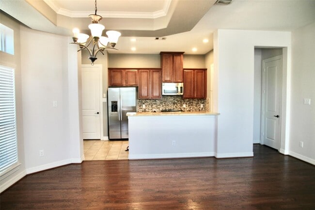 Building Photo - 28 W Oaks Dr