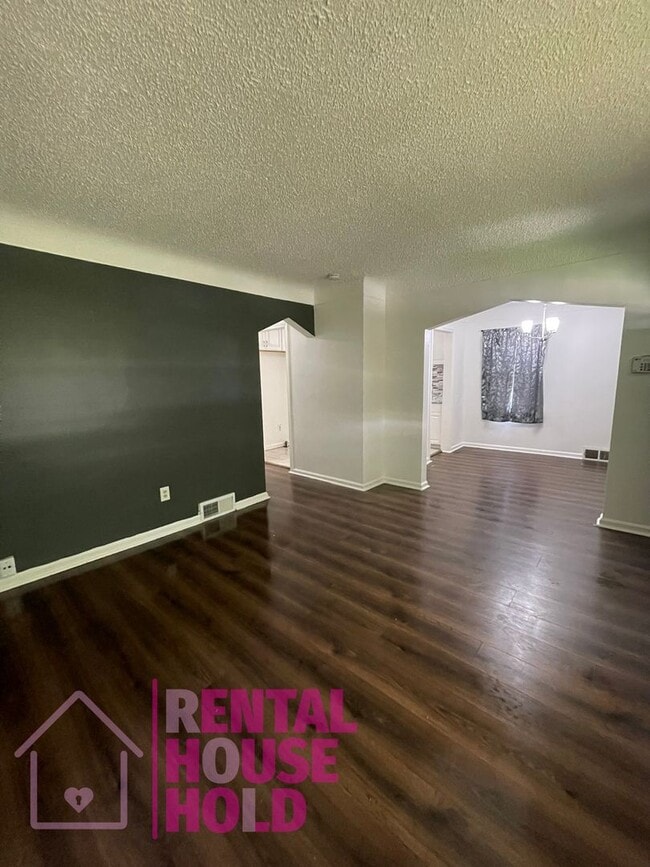 Foto del edificio - ~ 3 BEDROOM 1.5 BATH~ FREE PRE-SCREEN