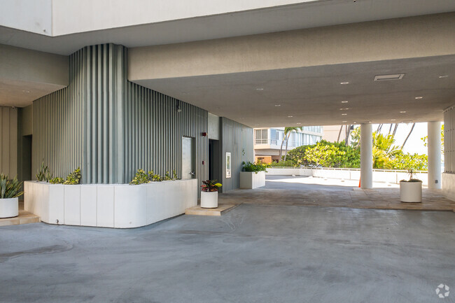 Building Photo - Diamond Head Apartments